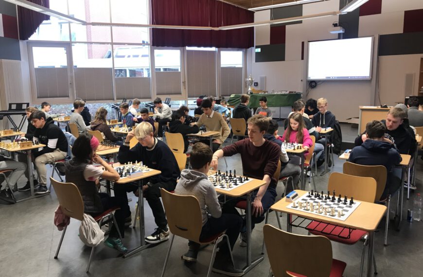 4. Schachmeisterschaft am Hölty – neuer Teilnehmerrekord, alter Sieger