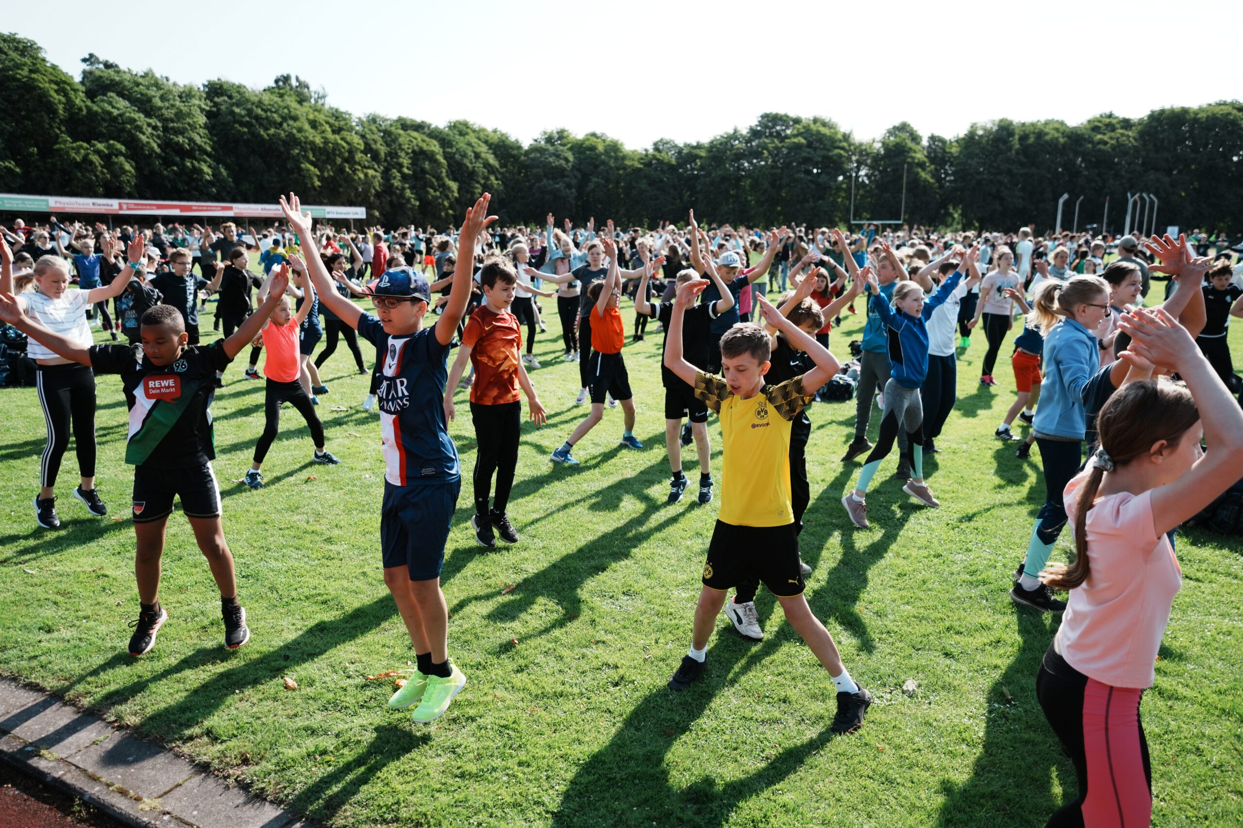Mit Bewegung, Spiel und Spaß in die Ferien – das Sportfest am Hölty (große Fotogalerie)