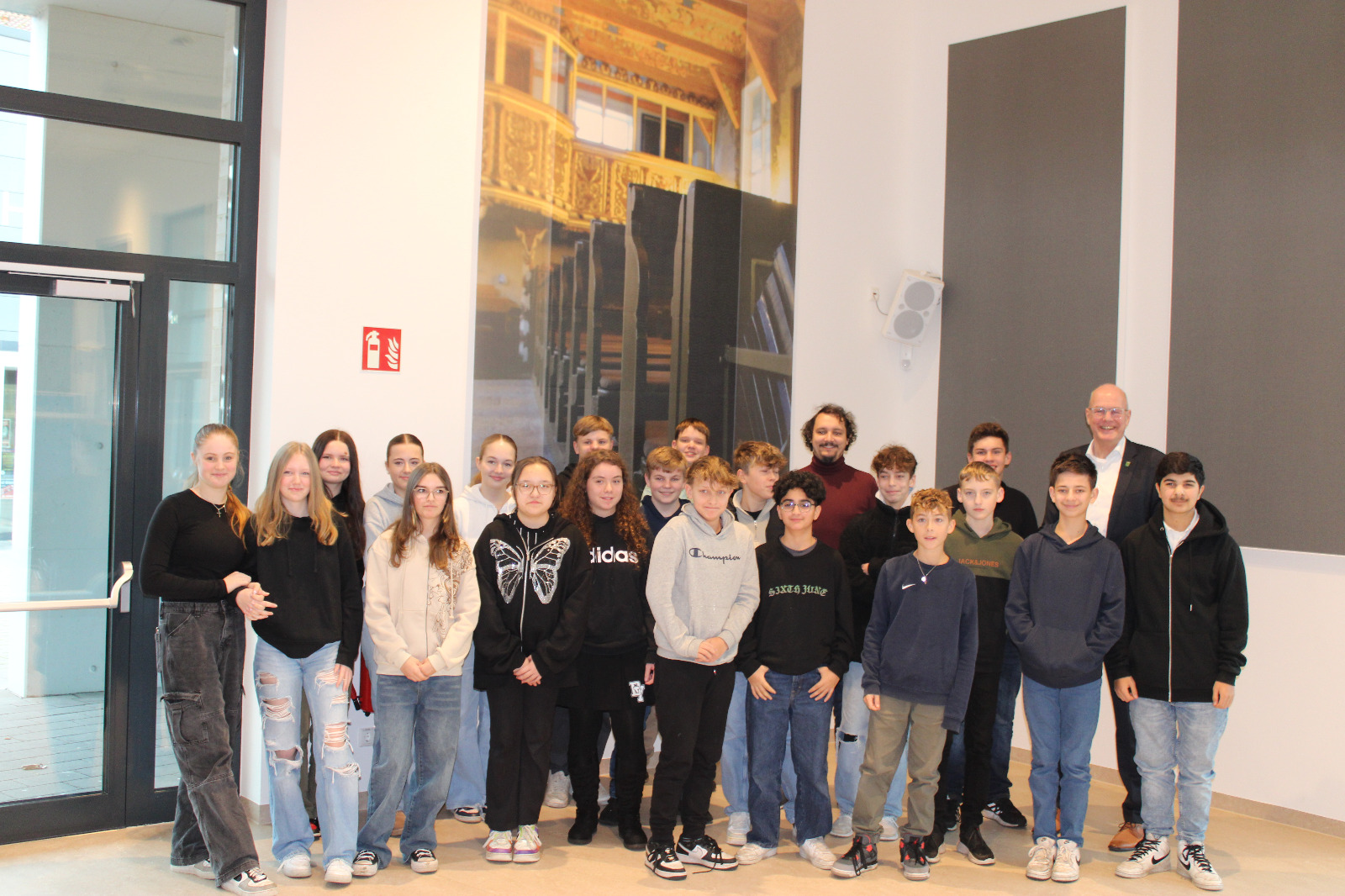 Schülerinnen und Schüler des Hölty-Gymnasiums zu Besuch im Rathaus Wietze