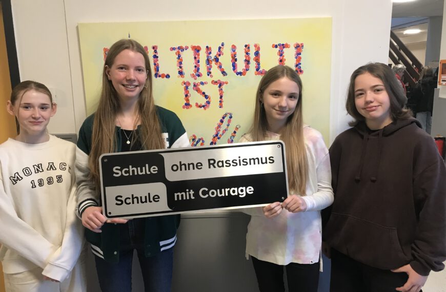 „Schule ohne Rassismus – Schule mit Courage“: Schülerinnen klären auf