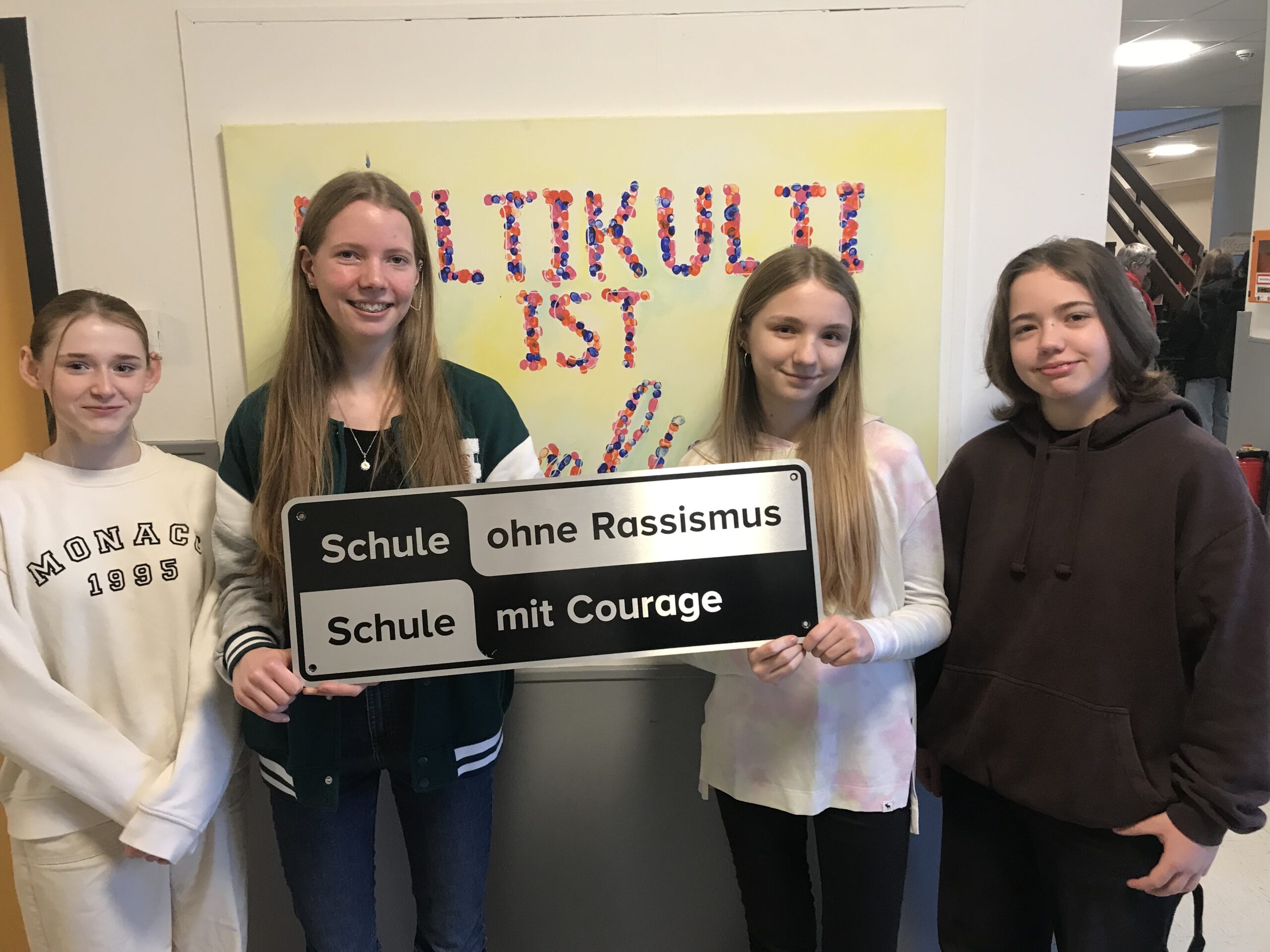 „Schule ohne Rassismus – Schule mit Courage“: Schülerinnen klären auf