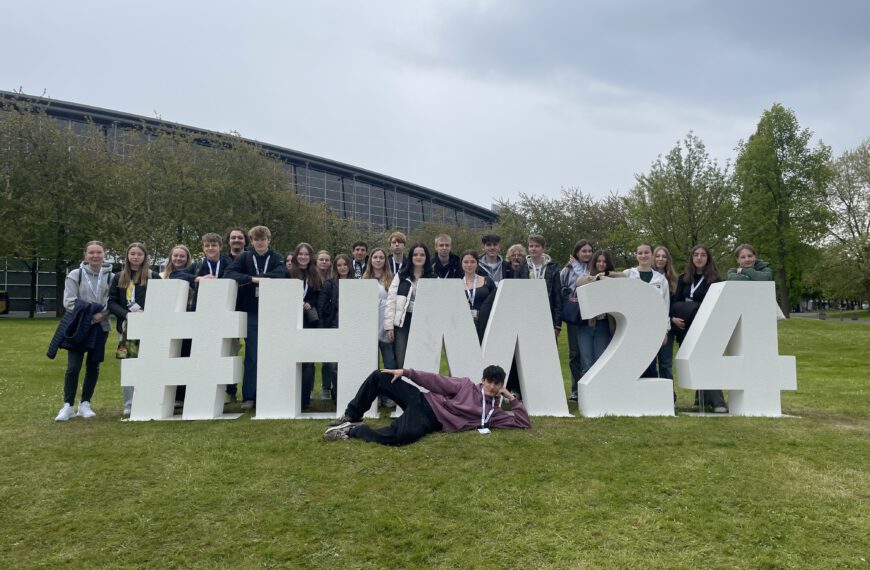 Schülerinnen und Schüler des Hölty-Gymnasiums Celle erkunden die Hannover Messe