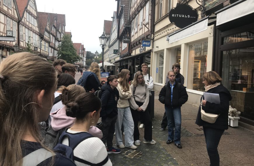 Exkursion der 10c in die Celler Altstadt – Eine historische Spurensuche zu den Stolpersteinen