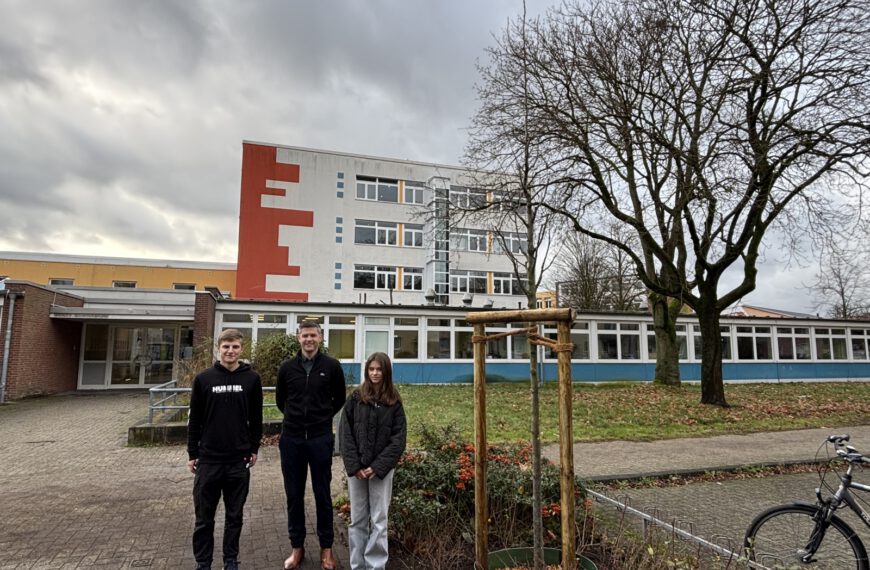 Unter den Linden – Ein Abschiedsgeschenk des Hölty-Gymnasiums an die Heese