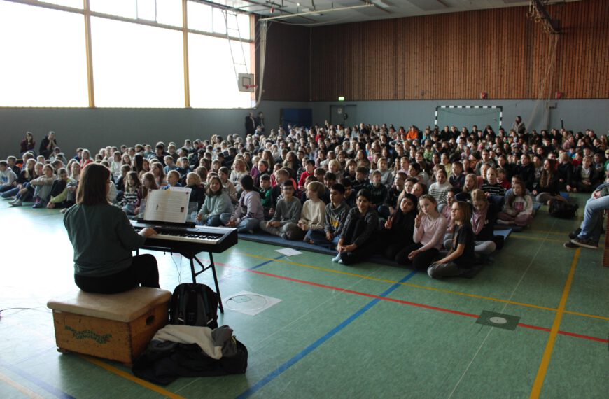 Weihnachtsstimmung und Ehrungen bei der Vollversammlung der Schülerinnen und Schüler