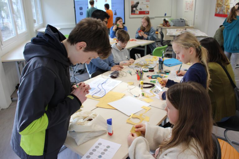 Mehr über den Artikel erfahren Großer Andrang beim „Tag der offenen Tür“ am Hölty-Gymnasium