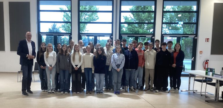 Mehr über den Artikel erfahren Kommune hautnah erleben – <br>Schülerinnen und Schüler des Hölty-Gymnasiums zu Besuch im Rathaus von Wietze