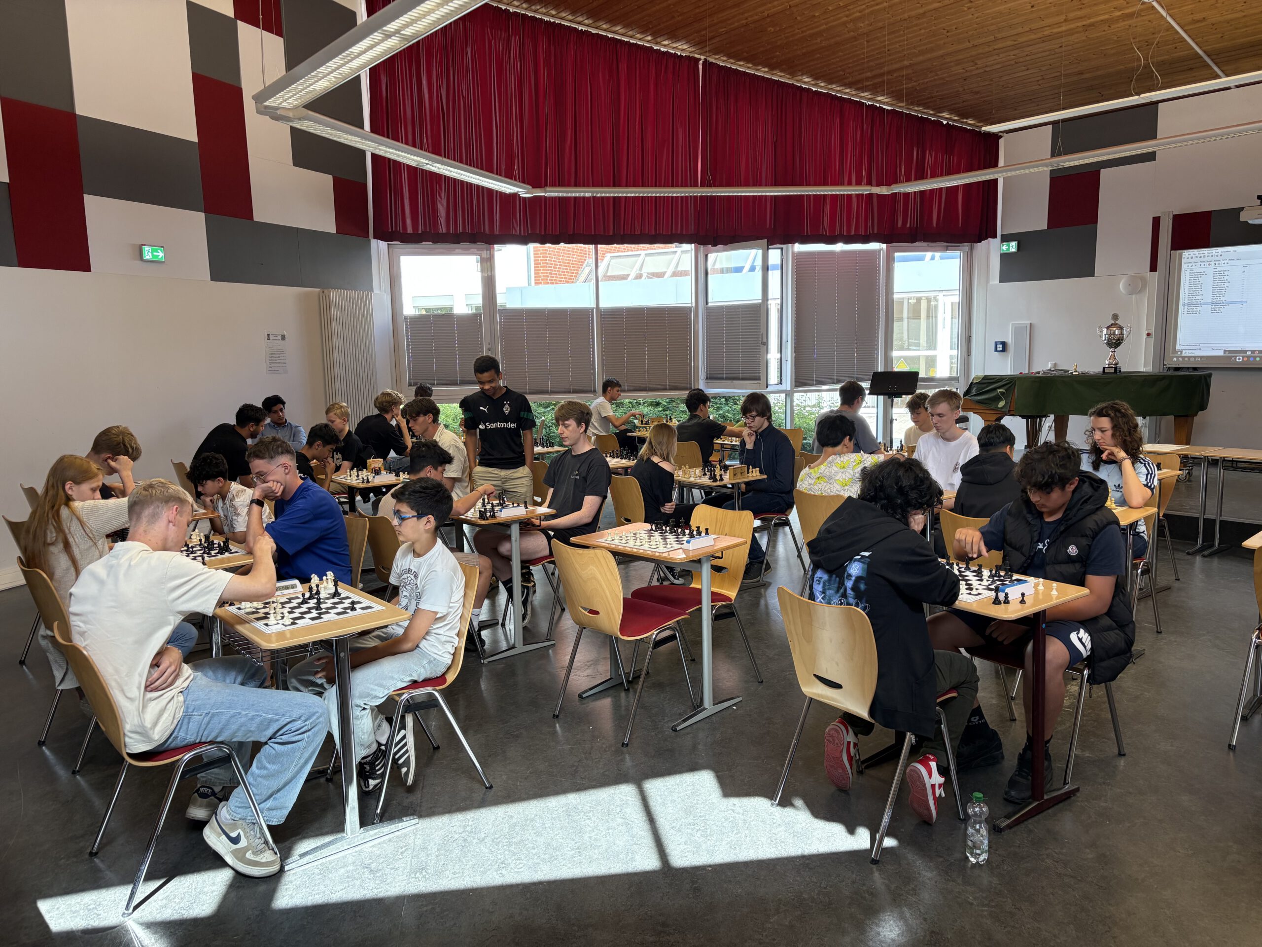 Du betrachtest gerade Abschied mit König und Dame – 6. Schulschachmeisterschaft am Hölty-Gymnasium