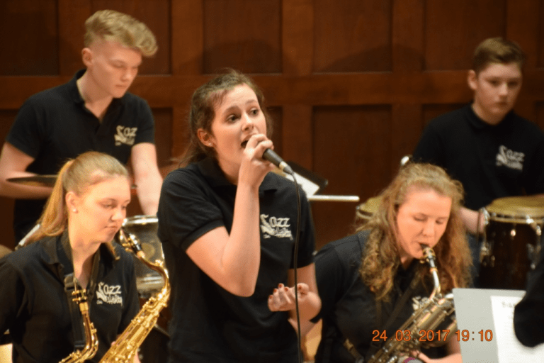 Read more about the article Bigband verabschiedete Samantha Swinford