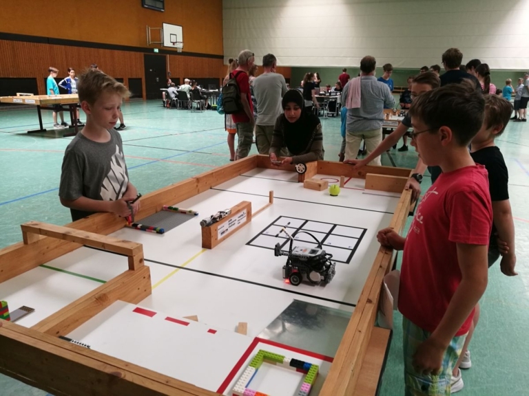 Read more about the article Hölty-Teams auch bei 10. Celle Mindstorms Challenge an der Spitze