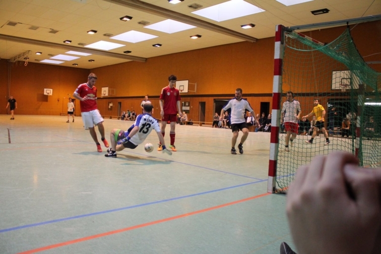 Read more about the article Fußballturnier mit starker Lehrermannschaft
