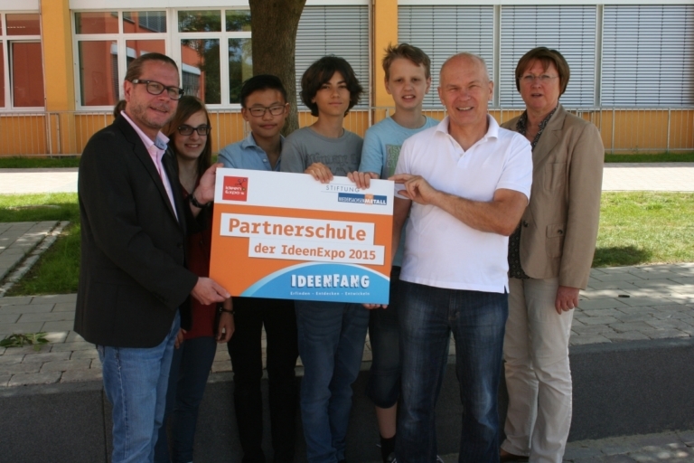 Read more about the article Hölty offiziell „Partnerschule der IdeenExpo 2015“