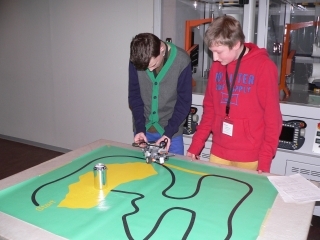 Read more about the article Hölty-Teams bei Roboterwettbewerben in Hannover