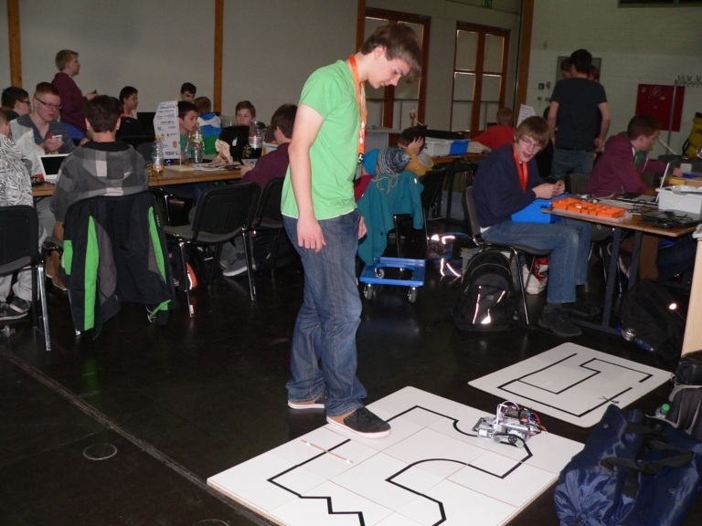 Read more about the article Roboterteam bei RoboCup German Open 2014 in Magdeburg