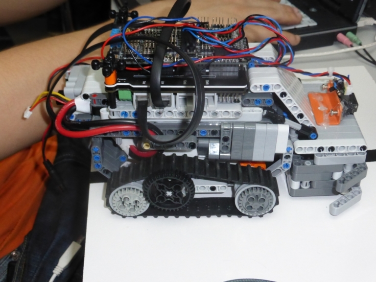 Read more about the article Roboterteam qualifiziert sich für RoboCup German Open 2014 in Magdeburg