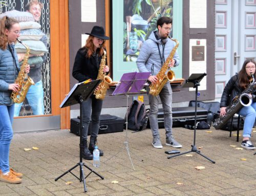 Saxophonquartett begeistert Celler Passanten in der Innenstadt (auch Cellesche Zeitung vom 10.11.2021)